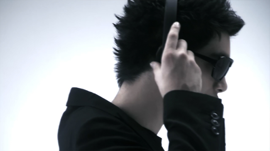 SONY Style up with your Headphones